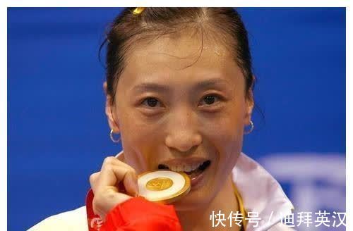 李雪芮|奥运冠军张宁豪宅内景曝光，整面墙都是奖杯奖牌，47岁肤白貌美
