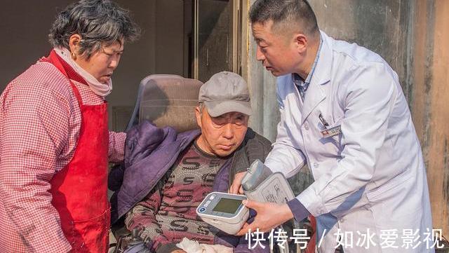 保护血管|高血压人群须知：4物请撤下饭桌，管住嘴，血压兴许乖乖“听话”