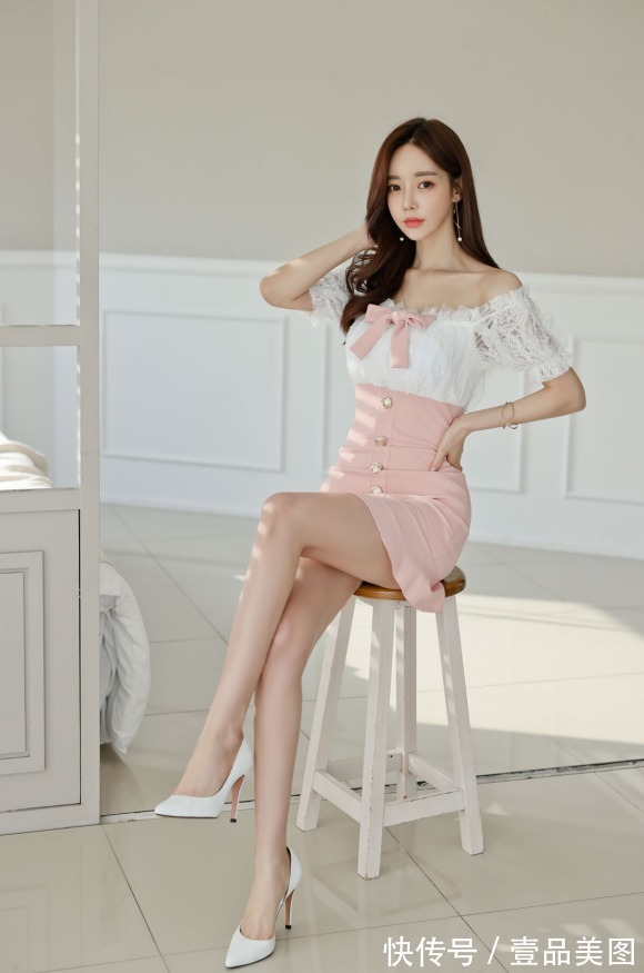 时尚搭配|女神孙允珠的时尚搭配:晚晴曦风白杏春桃枝雪抹肩裙