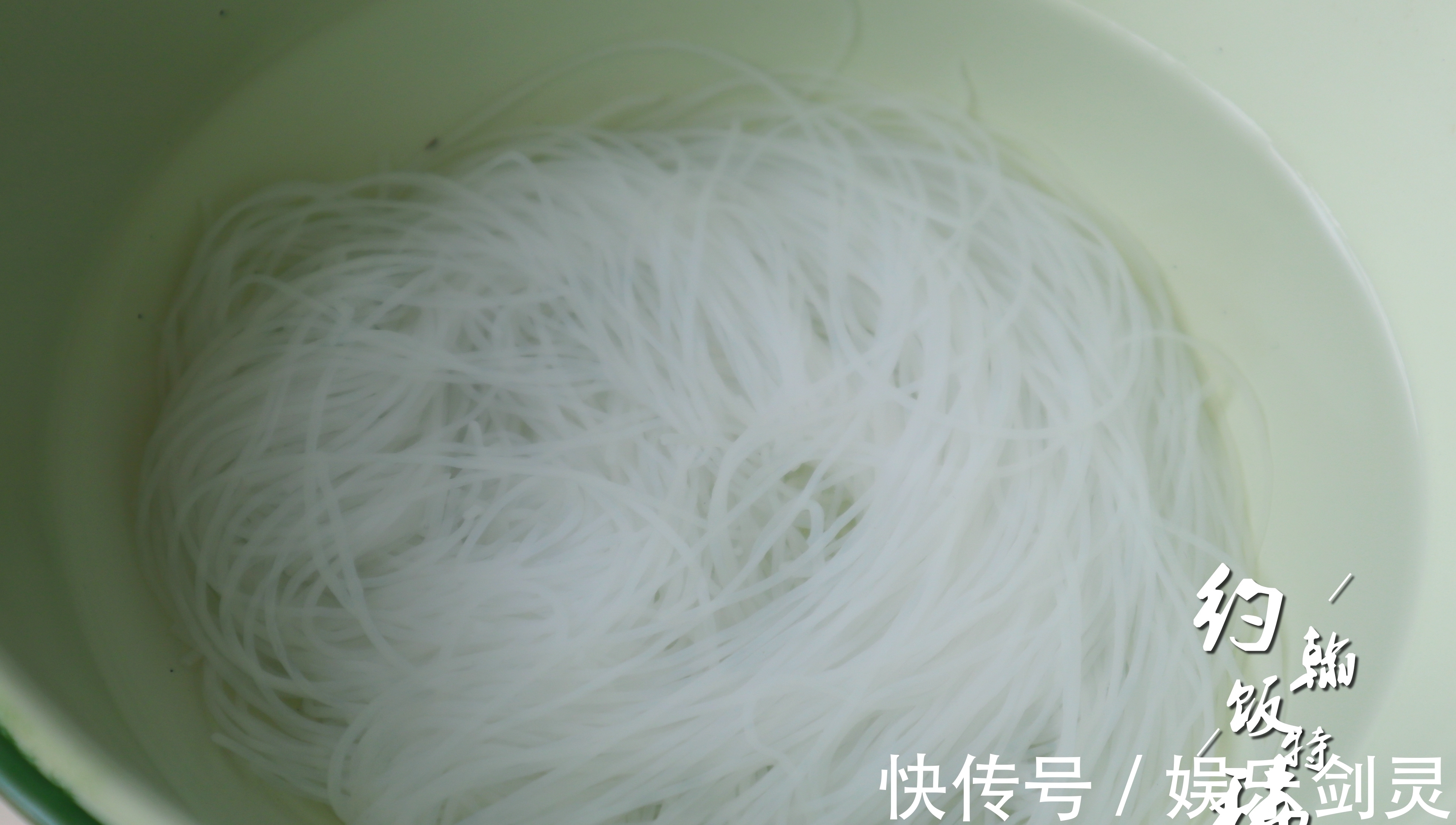 白菜|叶酸含量是大白菜的10倍，口感脆甜爽口，和粉丝一起拌着吃，真香