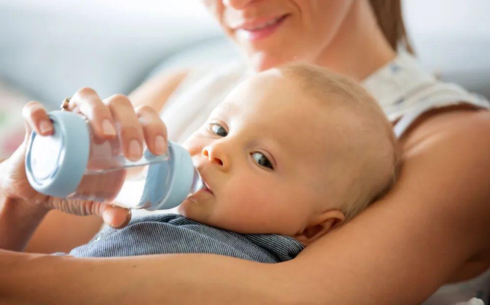 腹泻|宝宝6个月前要额外喝水吗?