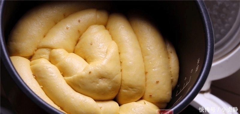 配方|早餐用电饭锅做面包的配方,比蒸的馒头还香甜,一大锅香喷喷