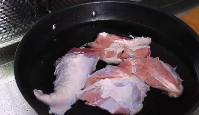 窍门|酱牛肉时,记住“1腌2泡”的窍门,牛肉香嫩无腥味,还缩水少