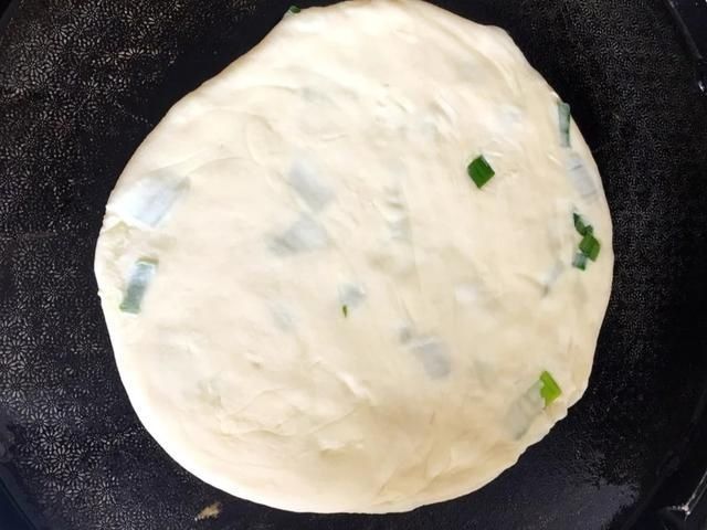 爸爸爱吃的葱花油饼，用时十分钟，成本不足五块钱好吃不油腻