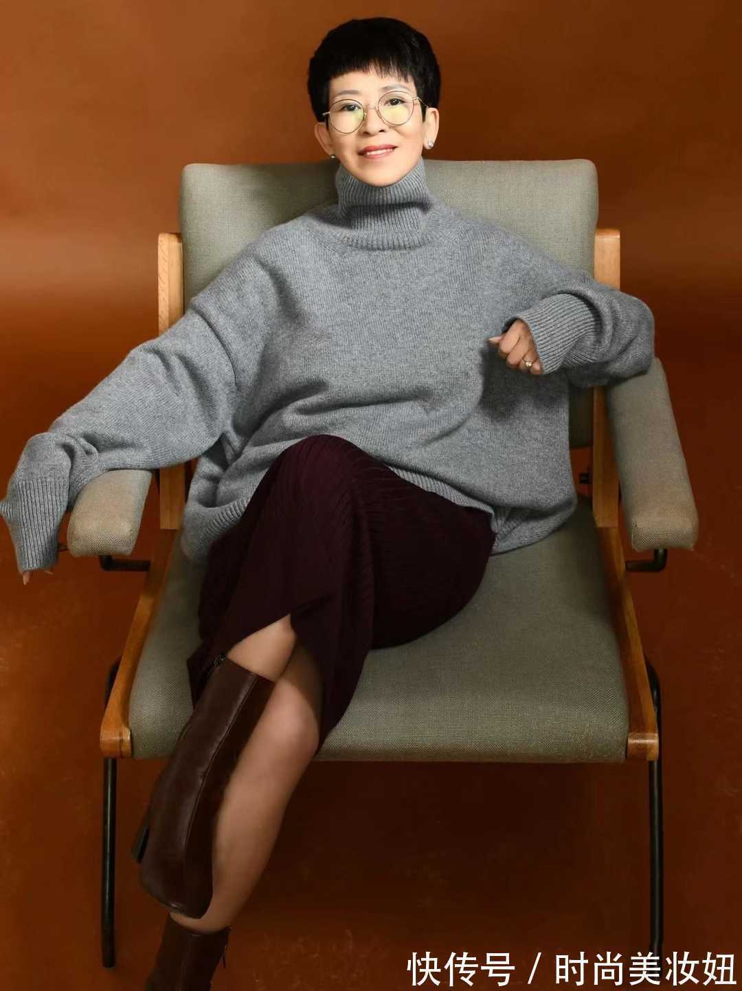 穿搭|40、50岁的女人,建议多穿灰色衣服,简洁高级又能提升气质