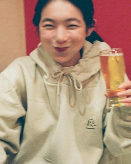 越能坚持8个好习惯的女生，面容会越发白皙靓丽，越老素颜越漂亮