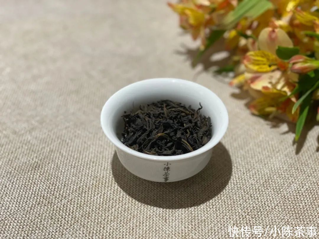 刺激、收敛性强，茶掌柜为劣质岩茶找的借口，真是“煞费苦心”