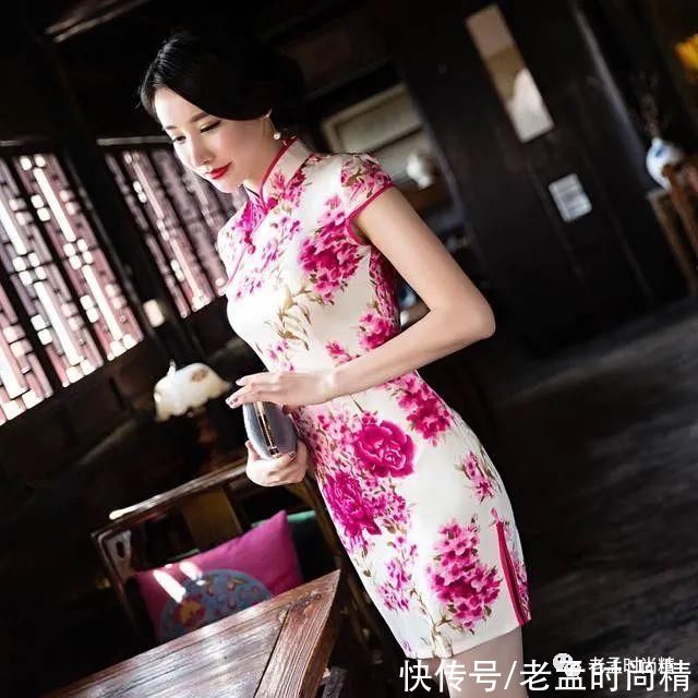 遮肉显瘦的旗袍，穿着优雅大方，比别的连衣裙更加显身材