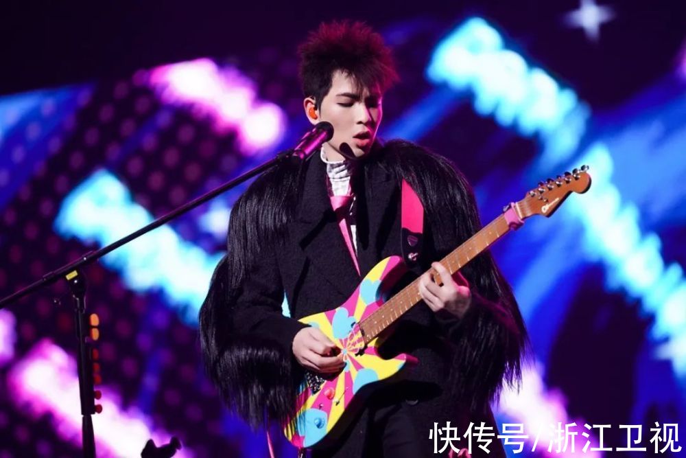 用音乐“穿越”时空，《闪光的乐队》磨合、重组碰撞出全新火花 蓝天下