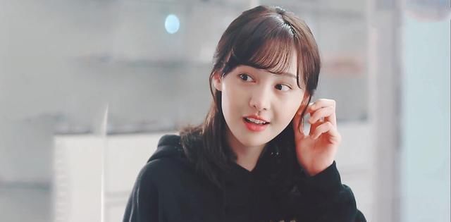 郑爽曾为了上综艺拿2400万的酬劳，答应和张恒四六开