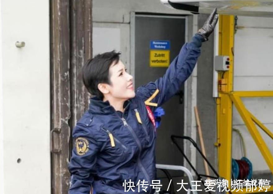 哇集拉隆功$苏提达熟知中华文化,穿中国红炫耀地位,给诗妮娜穿“妾室粉”