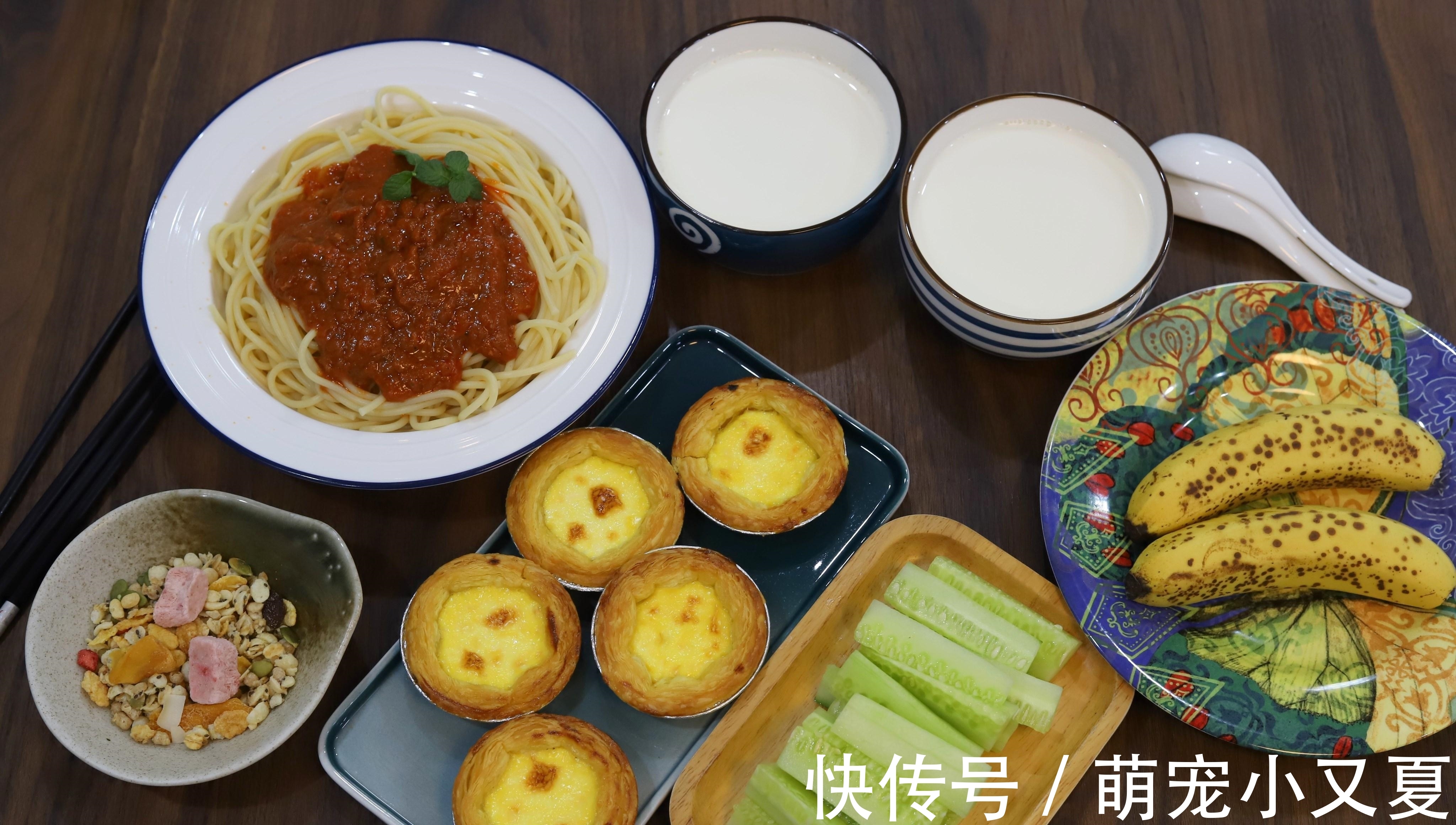 初中生的早餐,一星期不重样,每天五六种,网友:这是亲妈