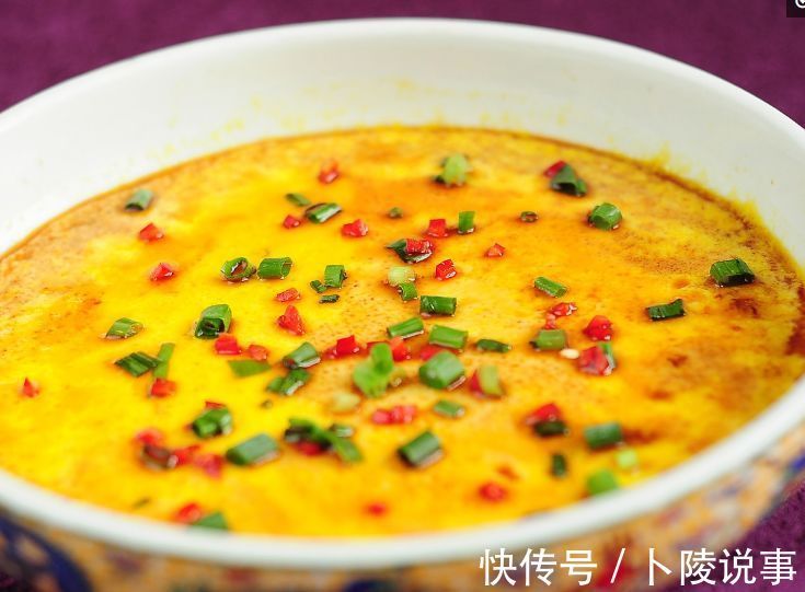 蒸鸡蛋羹的小窍门，这样做蒸出的鸡蛋嫩滑可口，小孩都爱吃！