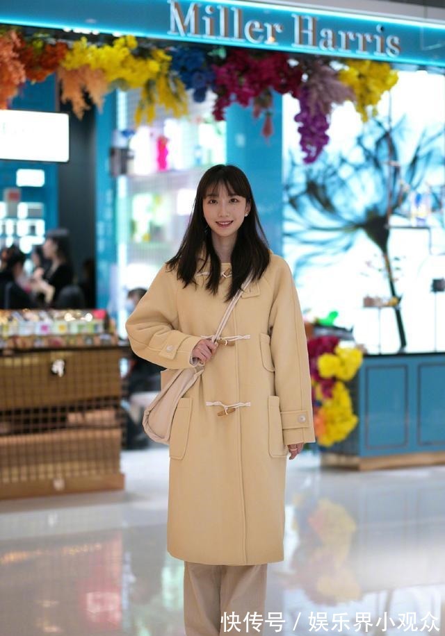 小脚裤 衣服穿不对，显胖又累赘！过年入手“大衣+长裤”，显瘦还很时髦！