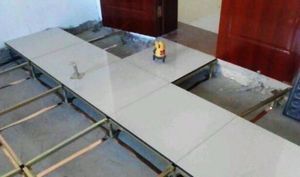 水泥|贴瓷砖居然不用水泥这样做坏了能直接拆卸,20年不担心水泥老化