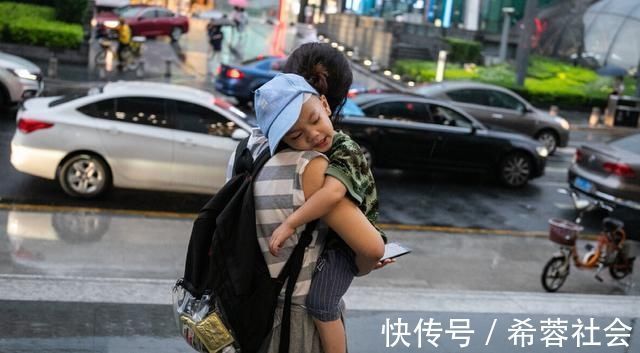 生产|双胞胎姐妹同时怀孕、生产,连娃都长得一样,姐姐无奈说出实情