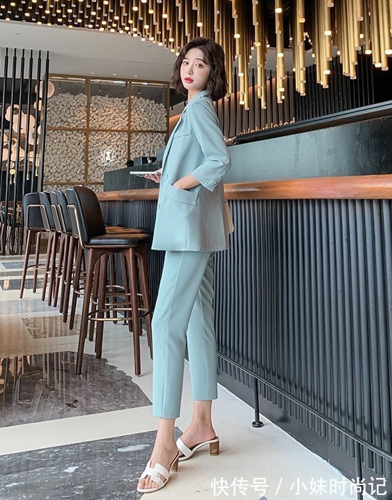 职业|职业气质,时尚休闲,减龄薄款西装套装搭配