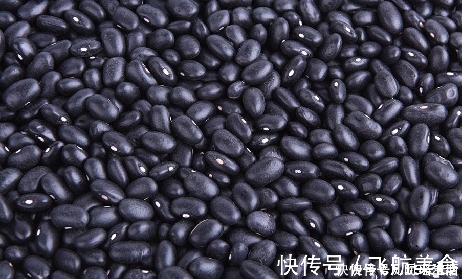 红润|黑豆配上它,面色红润了,色斑淡了女人不想面色晦暗,可以试试