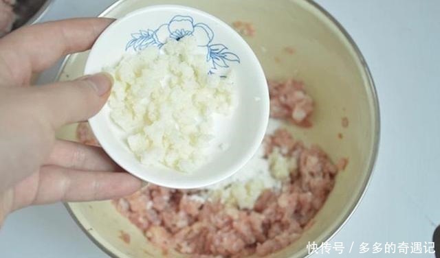 松软|炸牛肉丸子时，切记“3用2不用”，丸子酥香松软，久放不变硬
