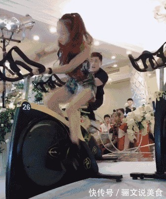 |搞笑GIF:为什么看到他摔倒,心里会莫名地舒爽呢