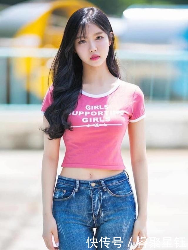 牛仔裤|牛仔裤和打底衫的美搭尽显年轻风采,很是温柔