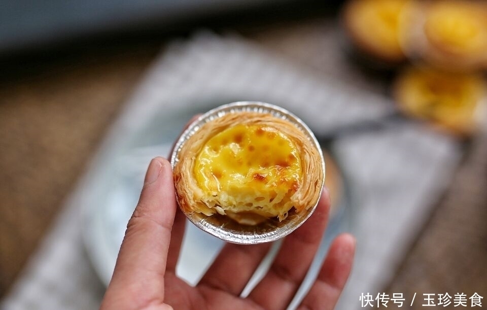 2个鸡蛋加点牛奶，教你自制懒人蛋挞，外酥内嫩，味道秒杀kfc