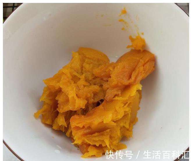 南瓜豆沙包|松软绵甜的南瓜豆沙包，好吃好看、低糖低油、老人孩子都爱吃