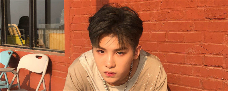 黄明昊是快乐大本营的主持人了吗