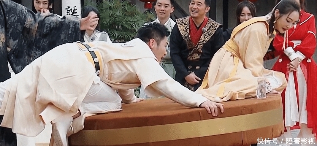 孟佳|跑男:蔡徐坤表演社会摇,沙溢摔倒在地,这期节目的道理好硬核