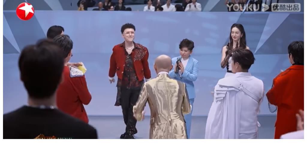 《追光吧,哥哥2》第一次公演,有3大缺点,张卫健组输得不明不白