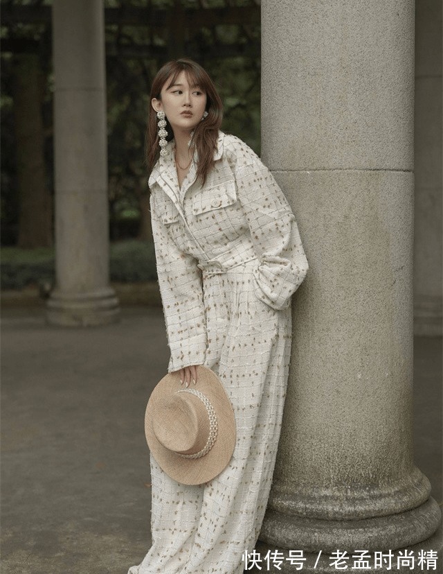 米色|穿“米色”裤子的时候,如何搭配上衣和鞋子?