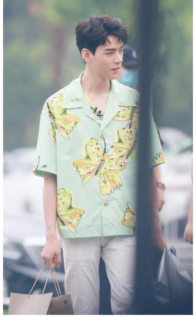 花蝴蝶|中餐厅周也龚俊兄妹情不减,丁真干活踏实,黄晓明太没存在感