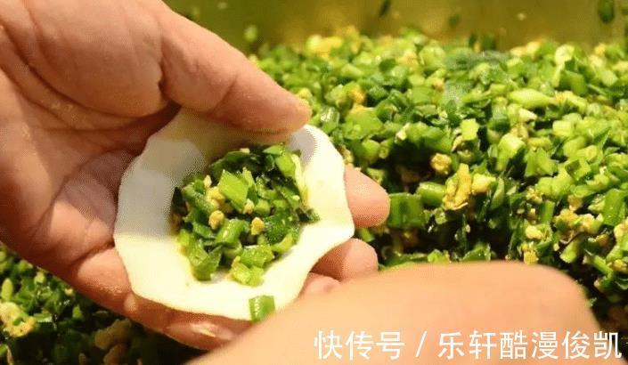 饺子|拌韭菜鸡蛋馅,只加3样料就够了,饺子做好鲜味足,吃着香