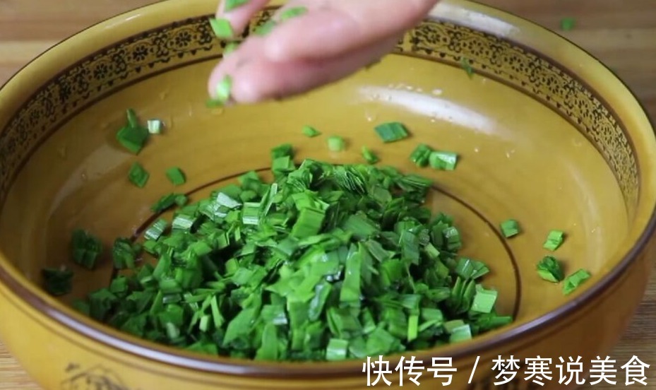 2个西红柿,1把韭菜,教你新做法,营养又解馋,越吃越过瘾