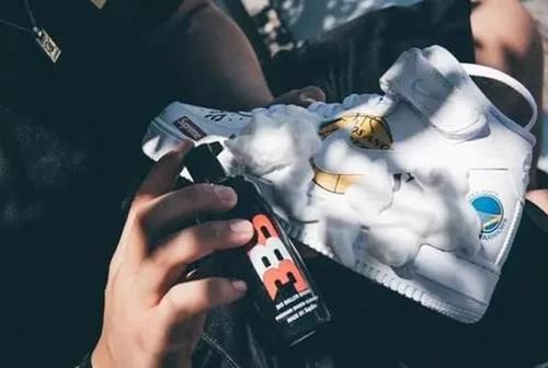 降温|“炒鞋热”降温了,鞋盒又成“新炒货”,有人靠买卖鞋盒赚百万