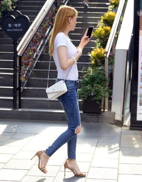 牛仔裤 紧身牛仔裤,它的美让你奋不顾身,性感身材简直太迷人