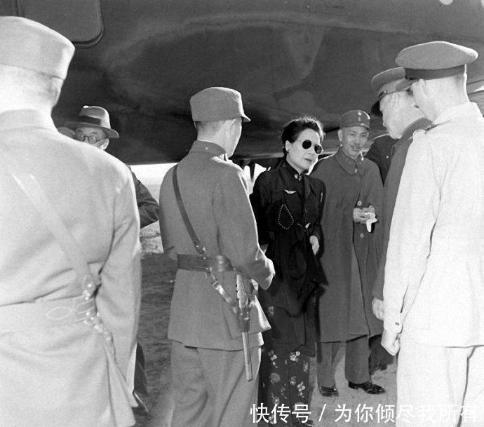 蒋介石|一组1943年12月蒋介石与宋美龄视察中国驻印远征军的珍贵照片！
