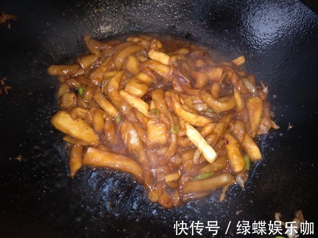 大厨|炒茄子，不管圆茄子还是长茄子，按照大厨的方法，茄子香软不发黑