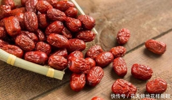 忠告各位女性:想要皮肤年轻,多吃这“3物”,比吃红枣“强”