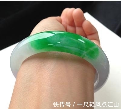 翡翠手镯 一般冰种玉镯子的价位