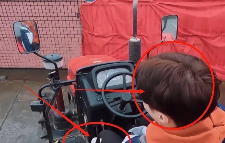 左手|张艺兴学开拖拉机，用左手挂挡超厉害，被教练调侃速度快太真实了