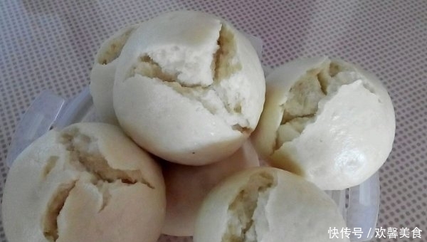 不放酵母,不放水,做开花馒头,越吃越爱,松软香甜,上桌不够吃