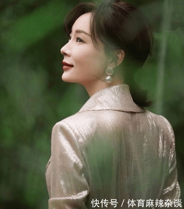 线条 女人过了40岁尽量别留长发!推荐这3款发型,减龄又显气质