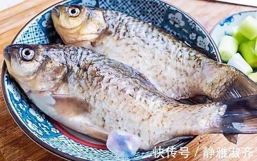 鱼腥味|不管炖哪种鱼，都不要加这“2种料”否则鱼汤不白不鲜还很腥！