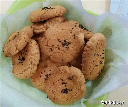 它香甜脆酥，是小时候最爱的点心，只要面粉一搅一拌，好吃零难度