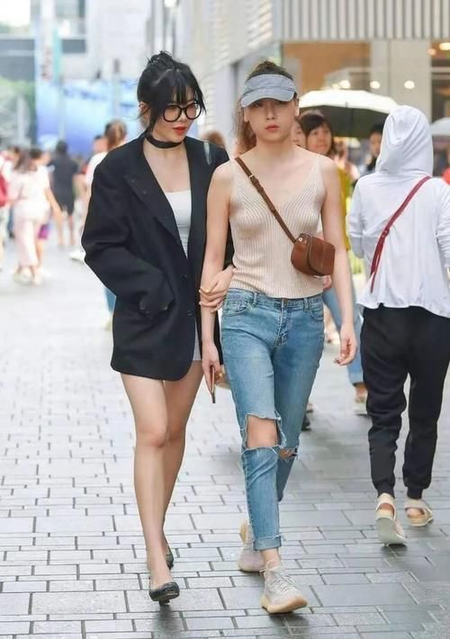 时尚 两套不同风格的穿搭示范,让你拥有性感迷人的气质,时尚又美丽