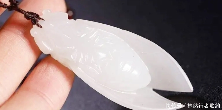 鉴宝节目|女子随身戴一块玉10年,专家:你胆子可真大,知道这玉的来历吗