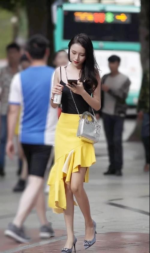 光环|街拍:爱美的小姐姐,不管怎么穿都自带女神光环