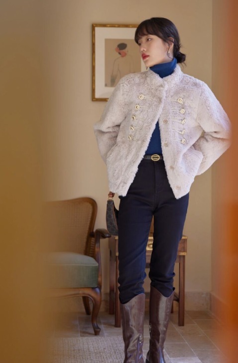 美眉 新年衣服不用买太多,这3件就足够,最后一件太有气质了!