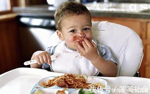 宝宝|孩子两岁前能吃“大人饭”吗?世卫组织:想喂,需要符合3个标准